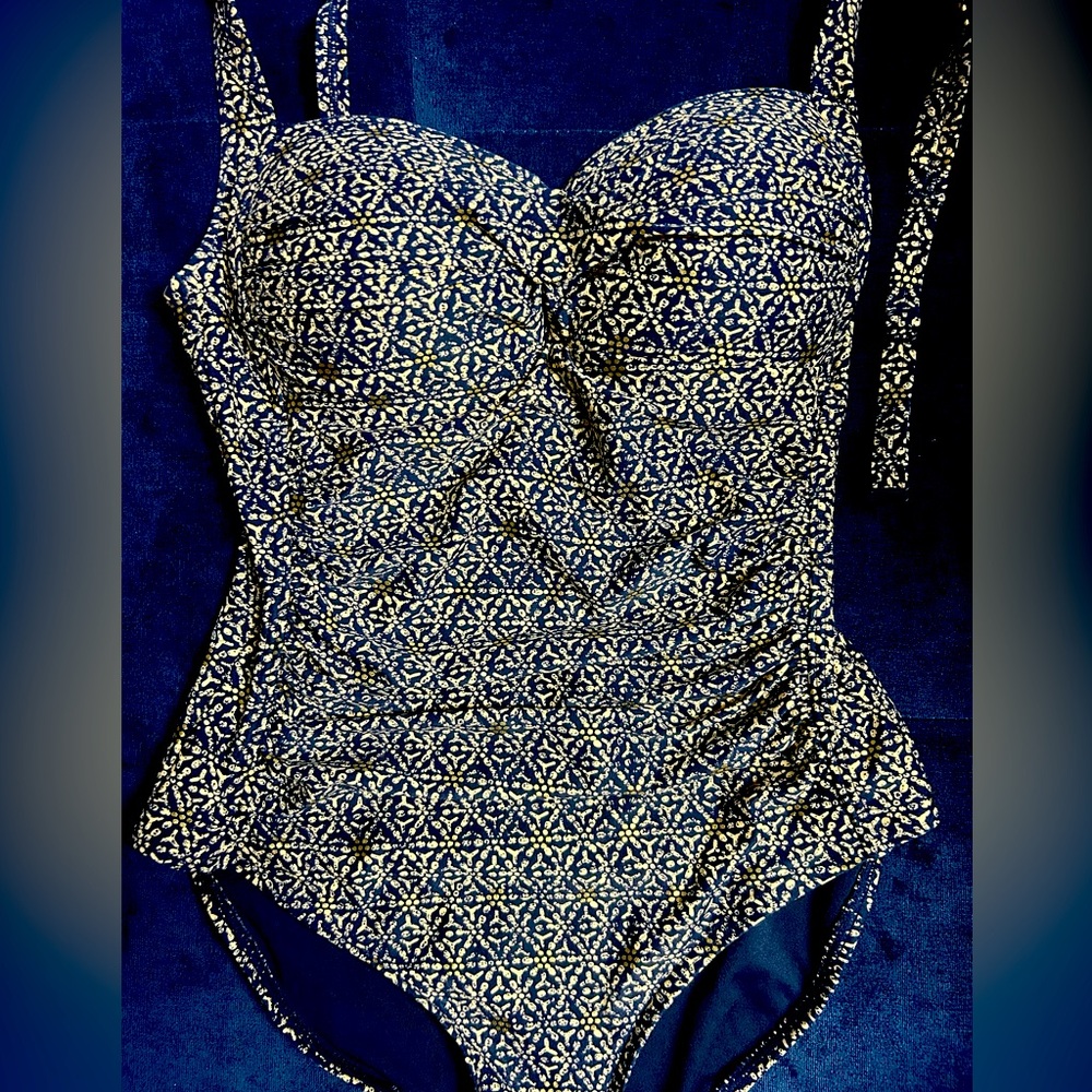 NIPTUCK SWIM Bathing Suit 🩱 NWOT